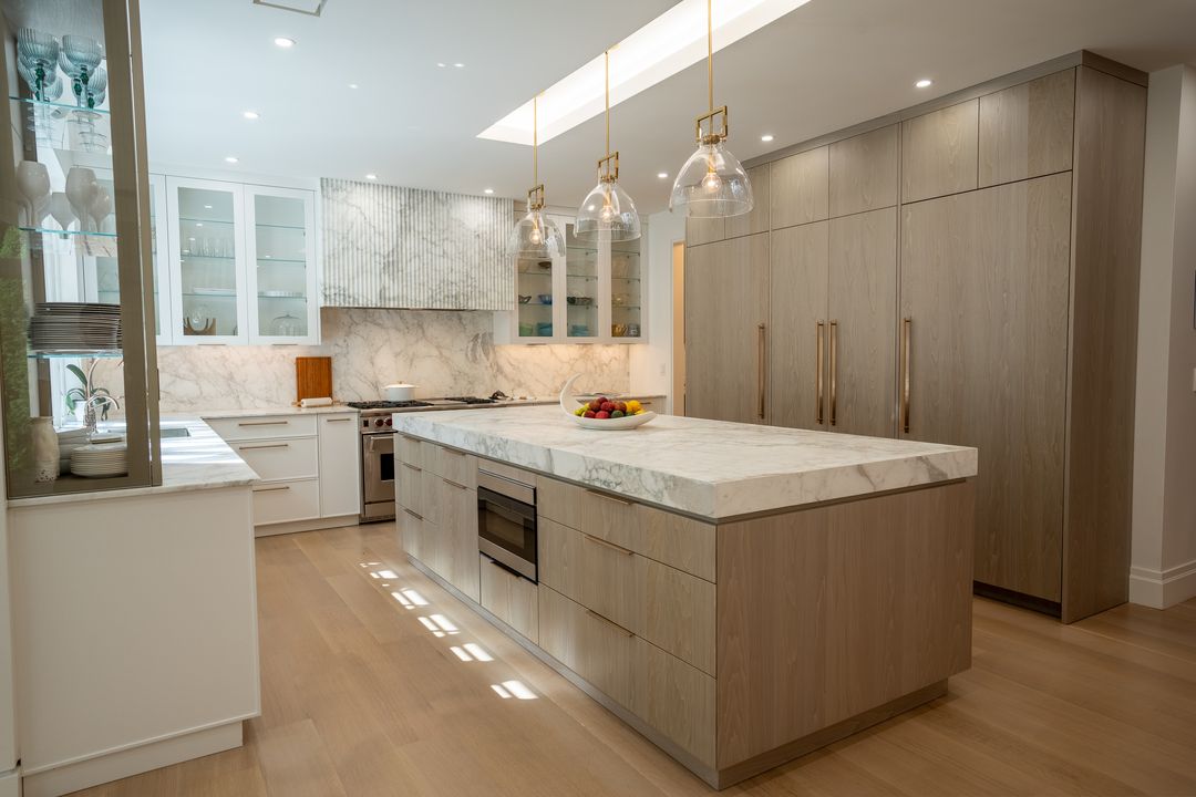 Harmonious Blend: A Tranquil Transitional Kitchen Oasis